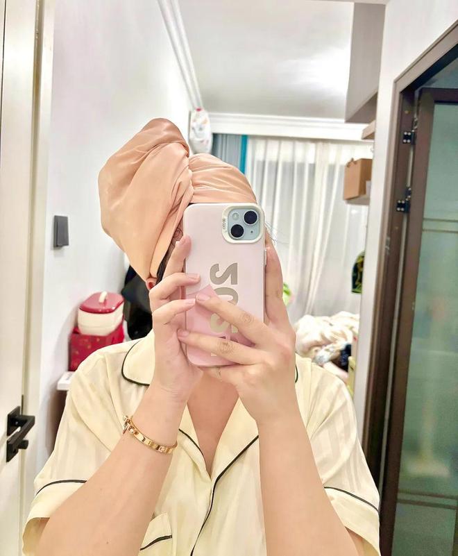 干好？10分钟轻松养成女明星「绸缎发」pg电子中国网站洗完头自然风干还是吹(图5)